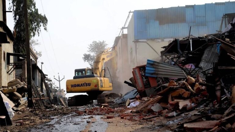 चिखली कुदळवाडी इथल्या हजारो बेकायदा बांधकामांवर बुलडोझर; पिंपरी चिंचवड महापालिकेची कारवाई