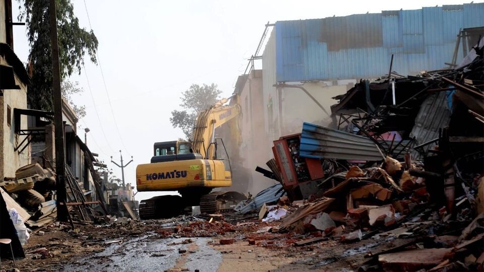 चिखली कुदळवाडी इथल्या हजारो बेकायदा बांधकामांवर बुलडोझर; पिंपरी चिंचवड महापालिकेची कारवाई