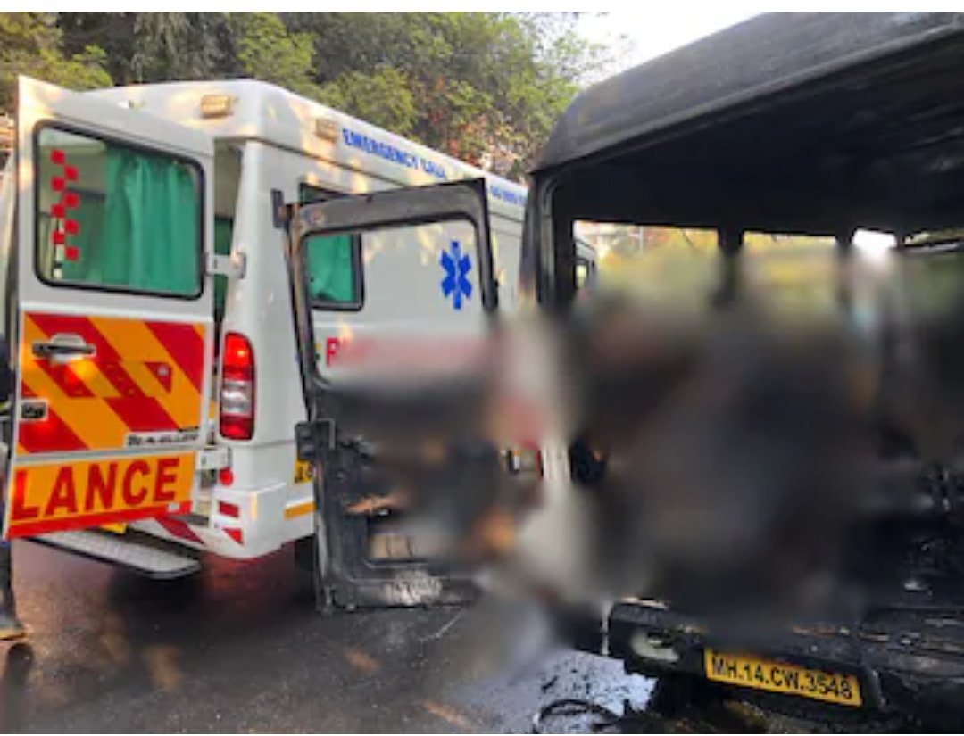 हिंजवडीत फेज 3  टेम्पो ट्रॅव्हल्सला भीषण आग. ट्रॅव्हल्स जळून खाक.सीटचा उरला केवळ सांगाडा.आतमध्ये असलेल्या 4 कामगारांचा होरपळून मृत्यू .