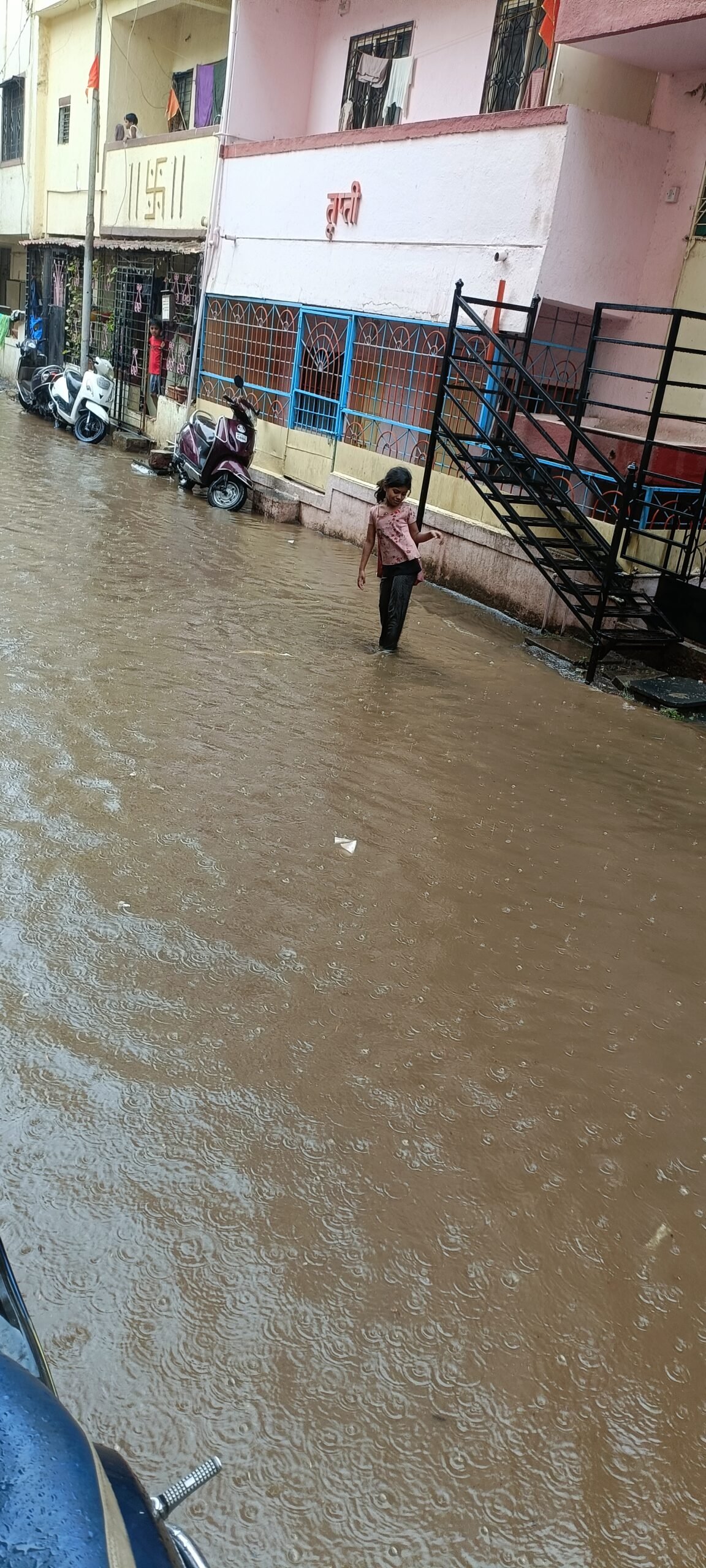 पाणीच पाणी चहुकडे पुणे…….. तिथे काय उणे